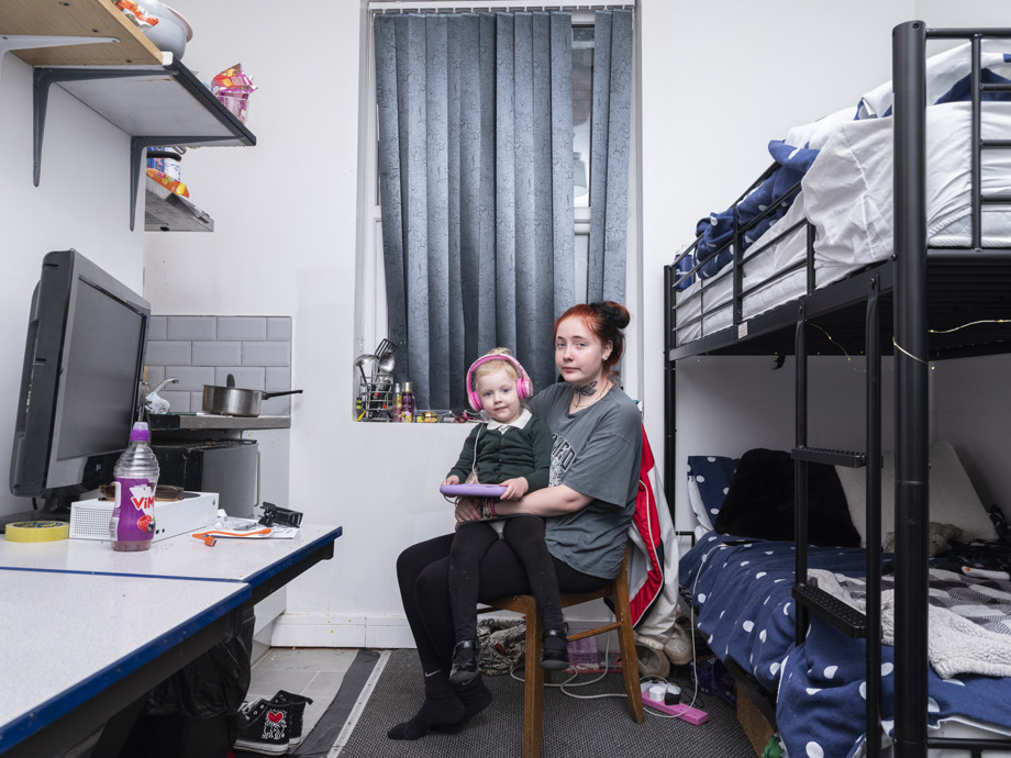 Anthony Luvera FLITA Rachael SMALL JPG FINAL Lily-Rose, 3; Rachael, 20 from Families Living in Temporary Accommodation by Anthony Luvera.